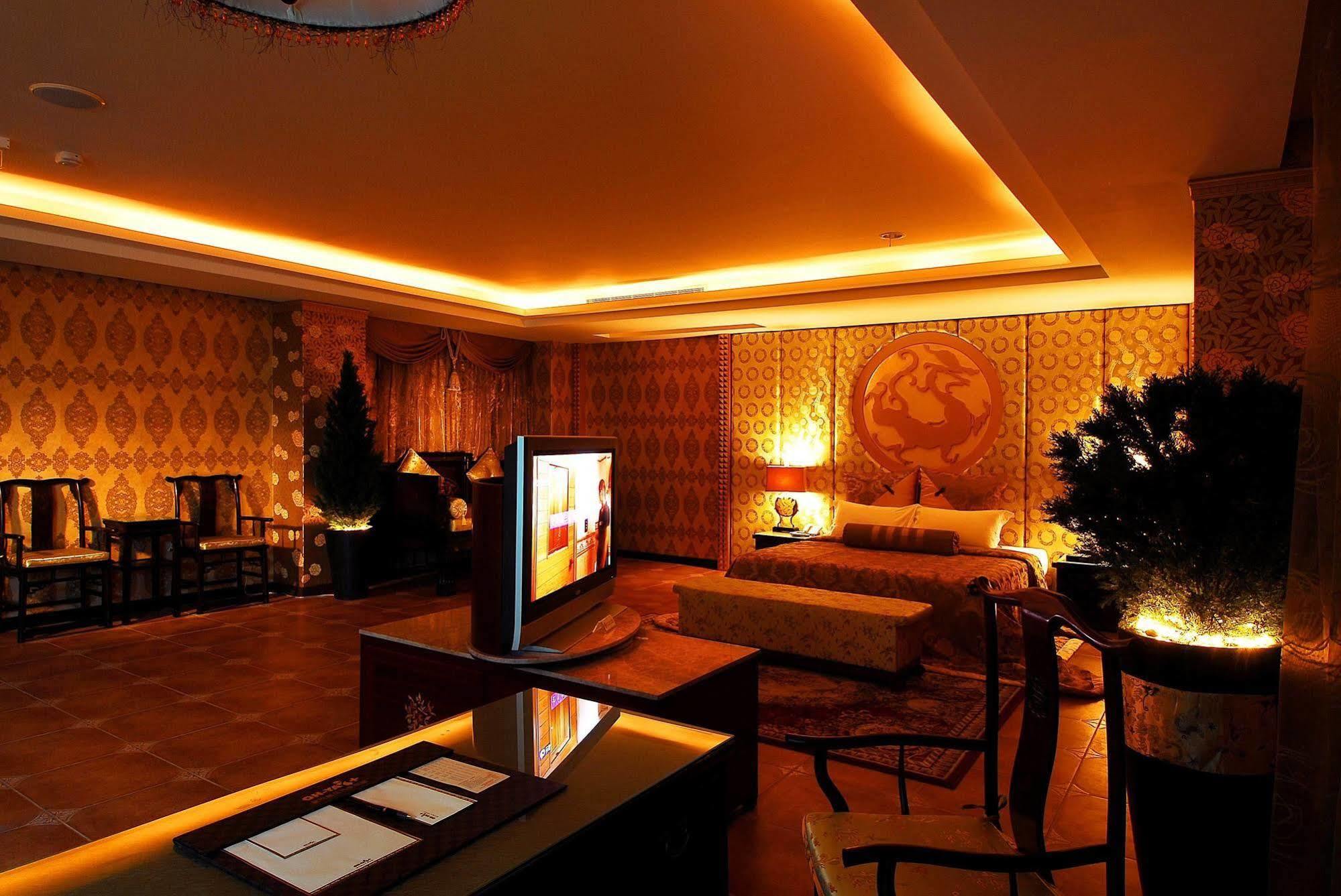 All-Ur Boutique Motel -Chia Yi Branch Chiayi Buitenkant foto