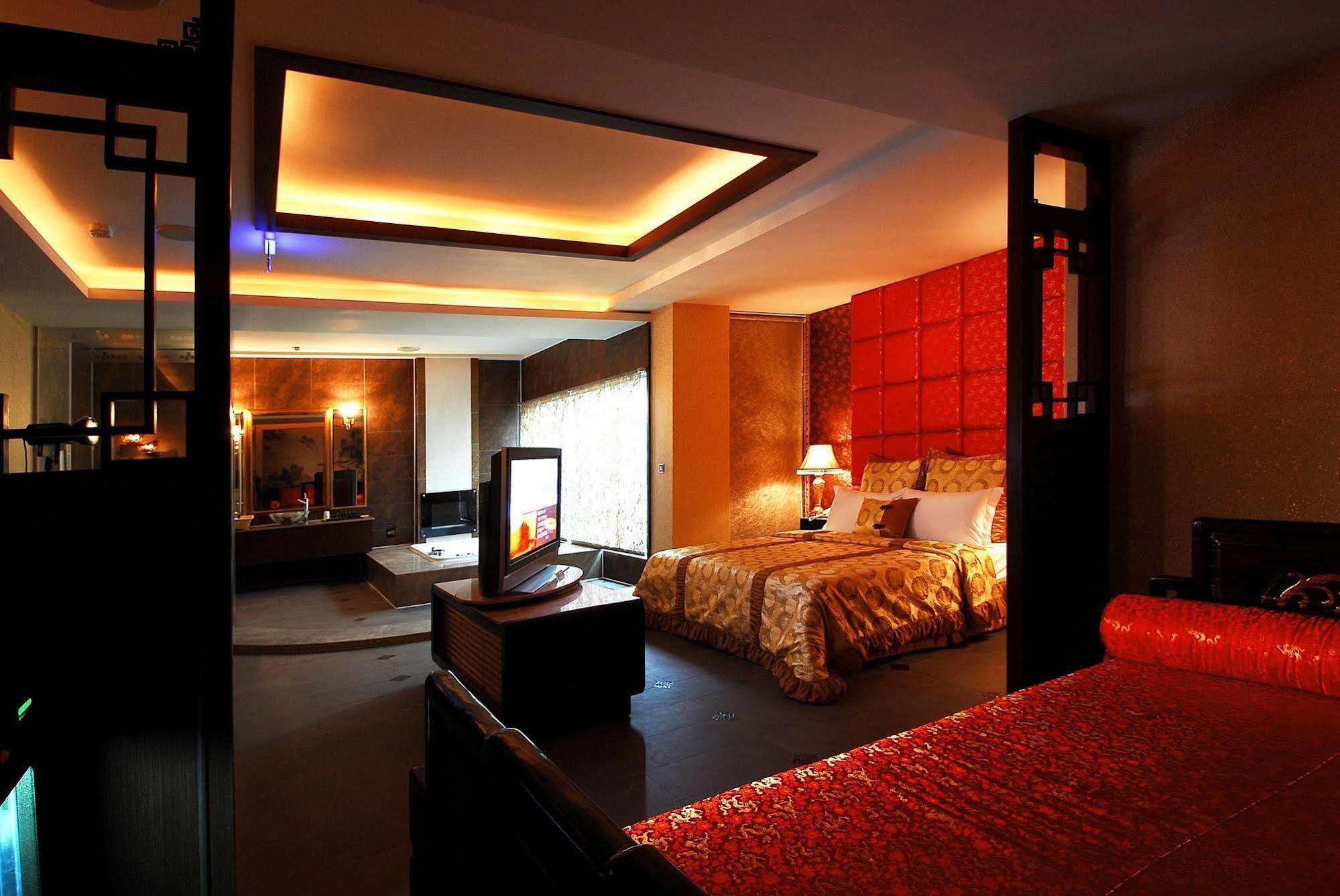 All-Ur Boutique Motel -Chia Yi Branch Chiayi Buitenkant foto
